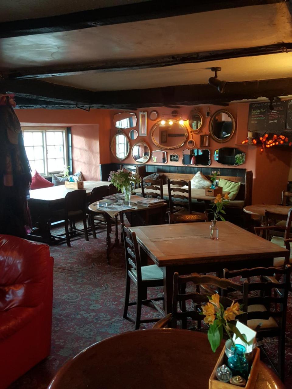 The Lamb Inn Crediton Exterior foto