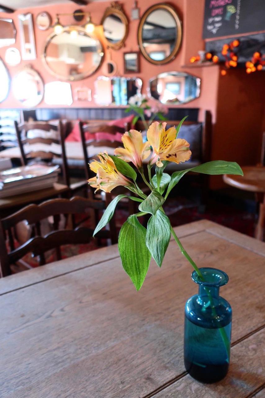 The Lamb Inn Crediton Exterior foto